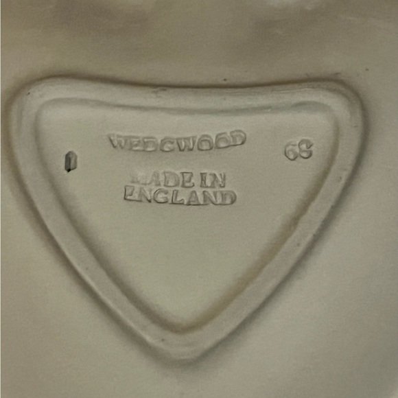 Vintage Wedgwood Jasperware Trinket Dish Green Grecian Leaf Spade Heart - Picture 6 of 8